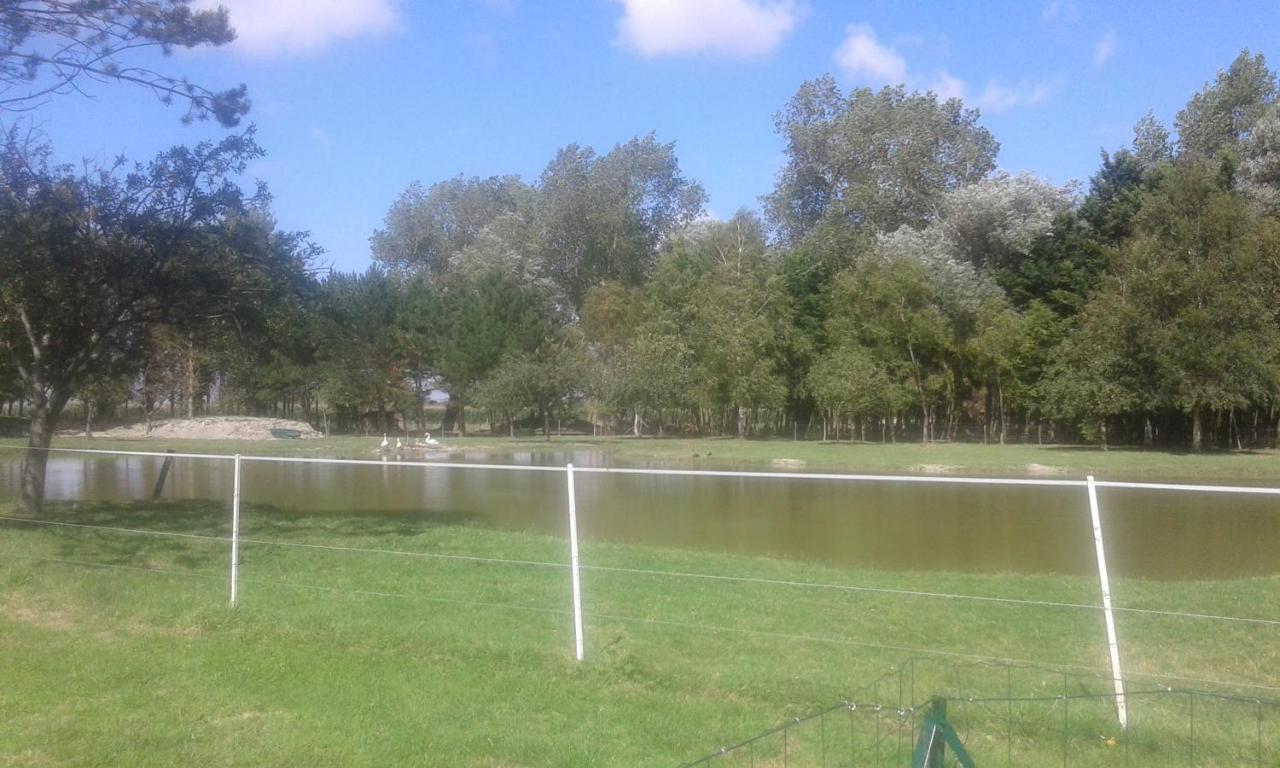 Les Portes Des Froises Saint Quentin en Tourmont Bagian luar foto